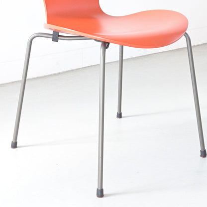 FRITZ HANSEN（フリッツハンセン）/SERIES 7（セブンチェア）/ダイニングチェア/パラダイスオレンジ/ラッカー/ウォームグラファイト脚/Model 3107/SH43