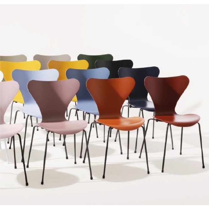 FRITZ HANSEN（フリッツハンセン）/SERIES 7（セブンチェア）/ダイニングチェア/ペールローズ/ラッカー/シルバーグレー脚/Model 3107/SH43