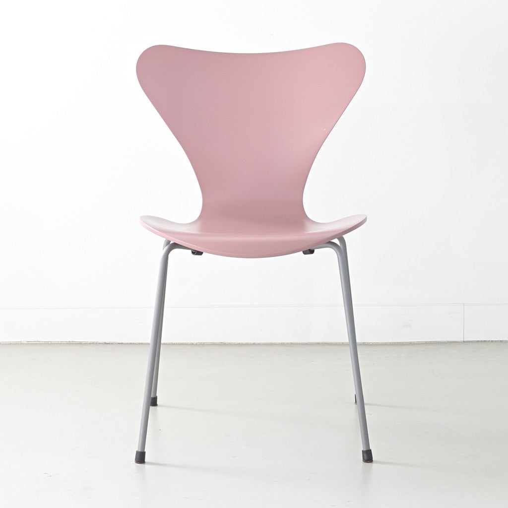 FRITZ HANSEN（フリッツハンセン）/SERIES 7（セブンチェア）/ダイニングチェア/ワイルドローズ/ラッカー/シルバーグレー脚/Model 3107/SH43