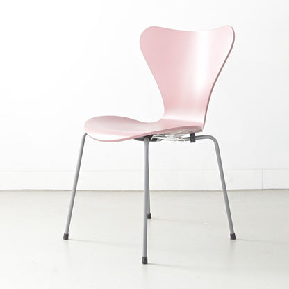 FRITZ HANSEN（フリッツハンセン）/SERIES 7（セブンチェア）/ダイニングチェア/ワイルドローズ/ラッカー/シルバーグレー脚/Model 3107/SH43