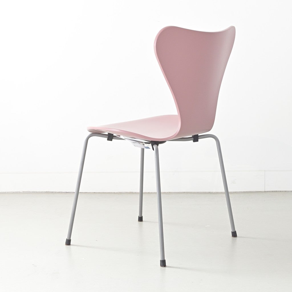 FRITZ HANSEN（フリッツハンセン）/SERIES 7（セブンチェア）/ダイニングチェア/ワイルドローズ/ラッカー/シルバーグレー脚/Model 3107/SH43