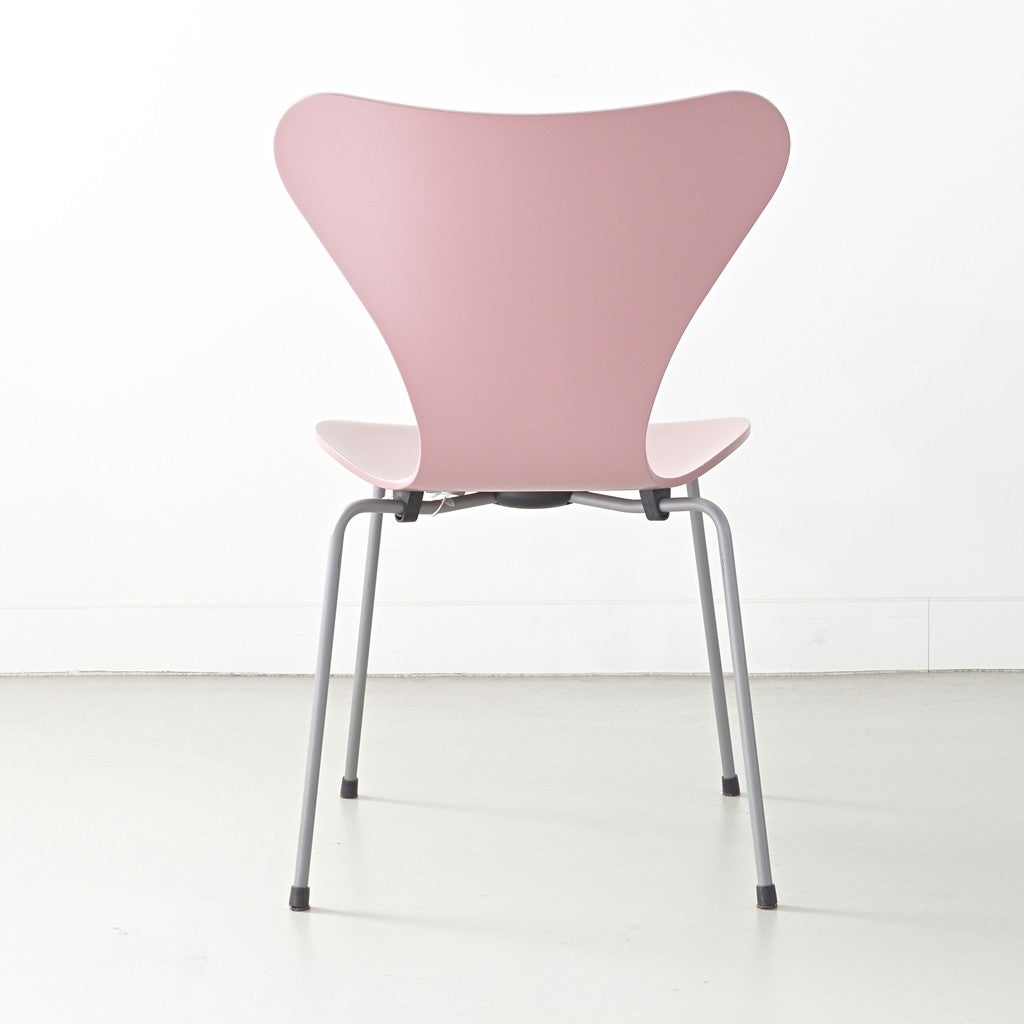 FRITZ HANSEN（フリッツハンセン）/SERIES 7（セブンチェア）/ダイニングチェア/ワイルドローズ/ラッカー/シルバーグレー脚/Model 3107/SH43