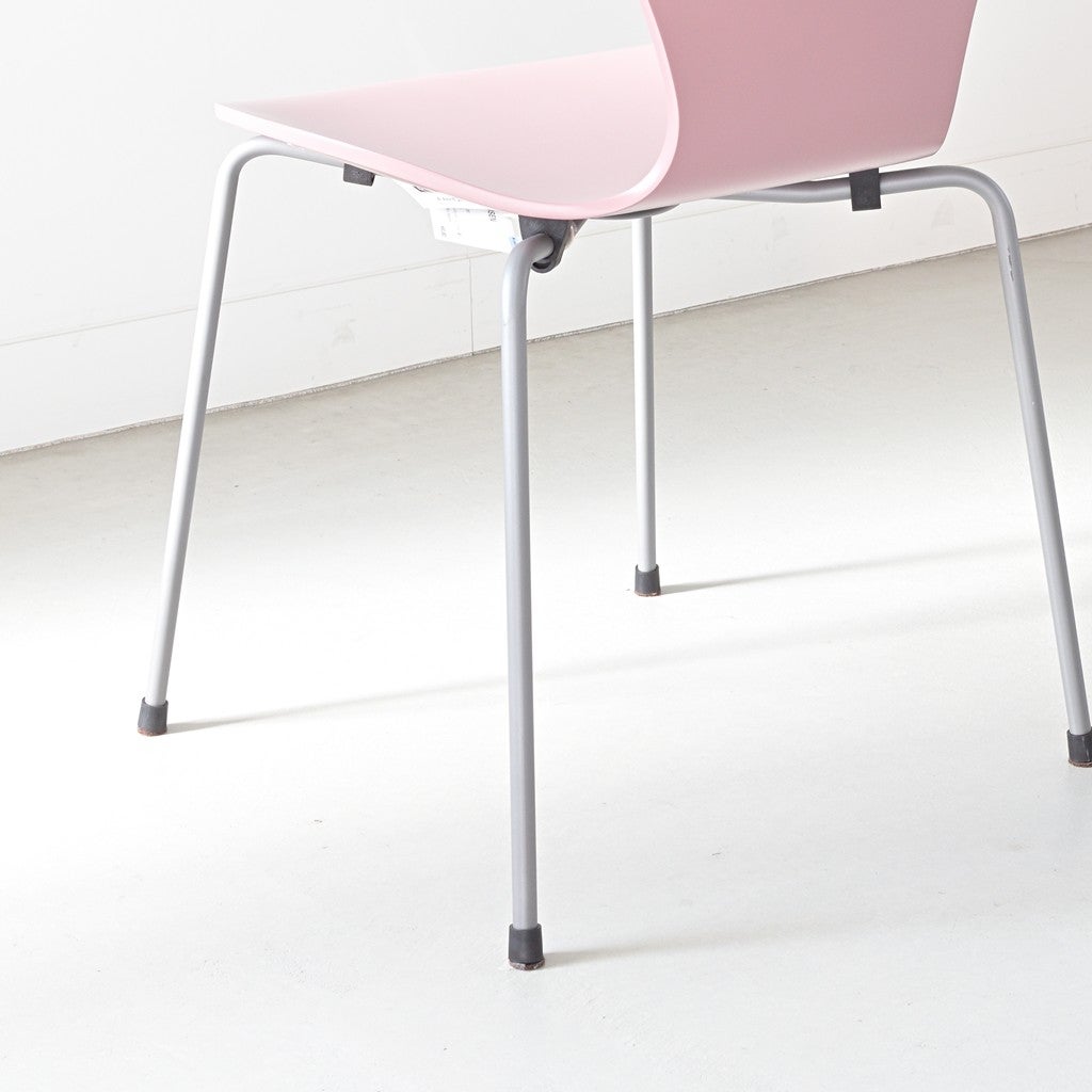 FRITZ HANSEN（フリッツハンセン）/SERIES 7（セブンチェア）/ダイニングチェア/ワイルドローズ/ラッカー/シルバーグレー脚/Model 3107/SH43