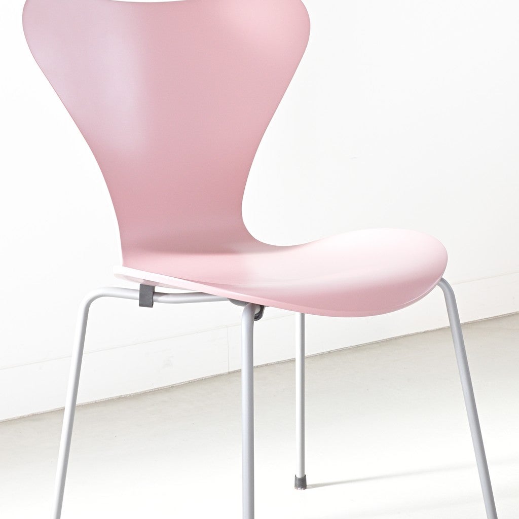 FRITZ HANSEN（フリッツハンセン）/SERIES 7（セブンチェア）/ダイニングチェア/ワイルドローズ/ラッカー/シルバーグレー脚/Model 3107/SH43