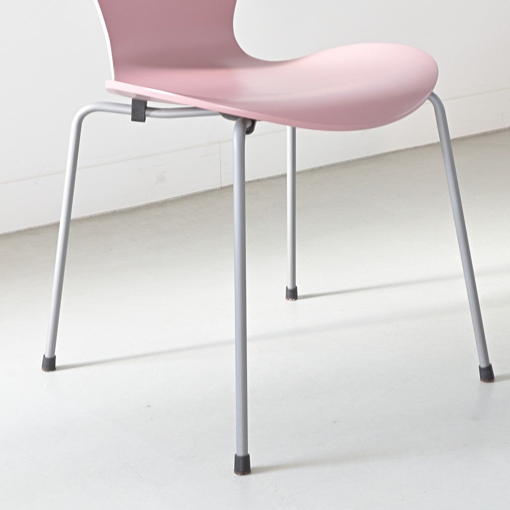 FRITZ HANSEN（フリッツハンセン）/SERIES 7（セブンチェア）/ダイニングチェア/ワイルドローズ/ラッカー/シルバーグレー脚/Model 3107/SH43