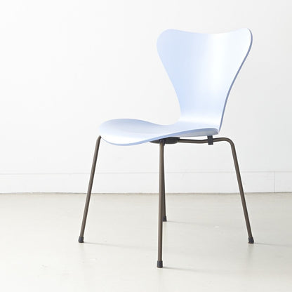 FRITZ HANSEN（フリッツハンセン）/SERIES 7（セブンチェア）/ダイニングチェア/ラベンダーブルー/ラッカー/ブラウンブロンズ脚/Model 3107/SH43