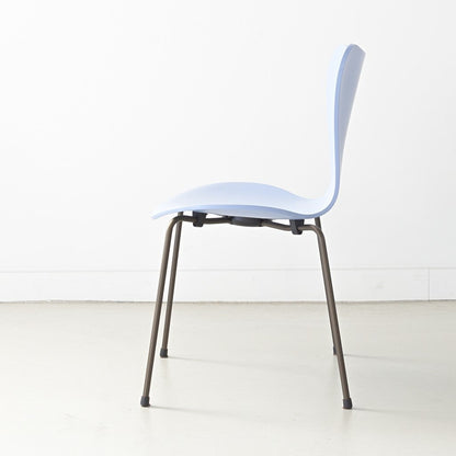 FRITZ HANSEN（フリッツハンセン）/SERIES 7（セブンチェア）/ダイニングチェア/ラベンダーブルー/ラッカー/ブラウンブロンズ脚/Model 3107/SH43