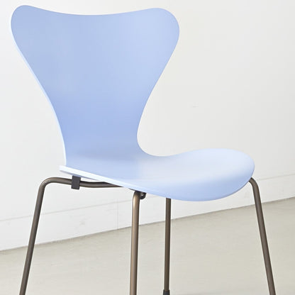 FRITZ HANSEN（フリッツハンセン）/SERIES 7（セブンチェア）/ダイニングチェア/ラベンダーブルー/ラッカー/ブラウンブロンズ脚/Model 3107/SH43