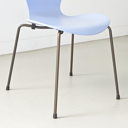FRITZ HANSEN（フリッツハンセン）/SERIES 7（セブンチェア）/ダイニングチェア/ラベンダーブルー/ラッカー/ブラウンブロンズ脚/Model 3107/SH43
