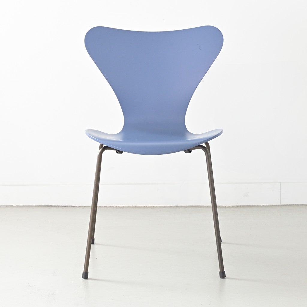 FRITZ HANSEN（フリッツハンセン）/SERIES 7（セブンチェア）/ダイニングチェア/ダスクブルー/ラッカー/ブラウンブロンズ脚/Model 3107/SH43