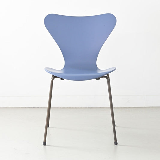 FRITZ HANSEN（フリッツハンセン）/SERIES 7（セブンチェア）/ダイニングチェア/ダスクブルー/ラッカー/ブラウンブロンズ脚/Model 3107/SH43