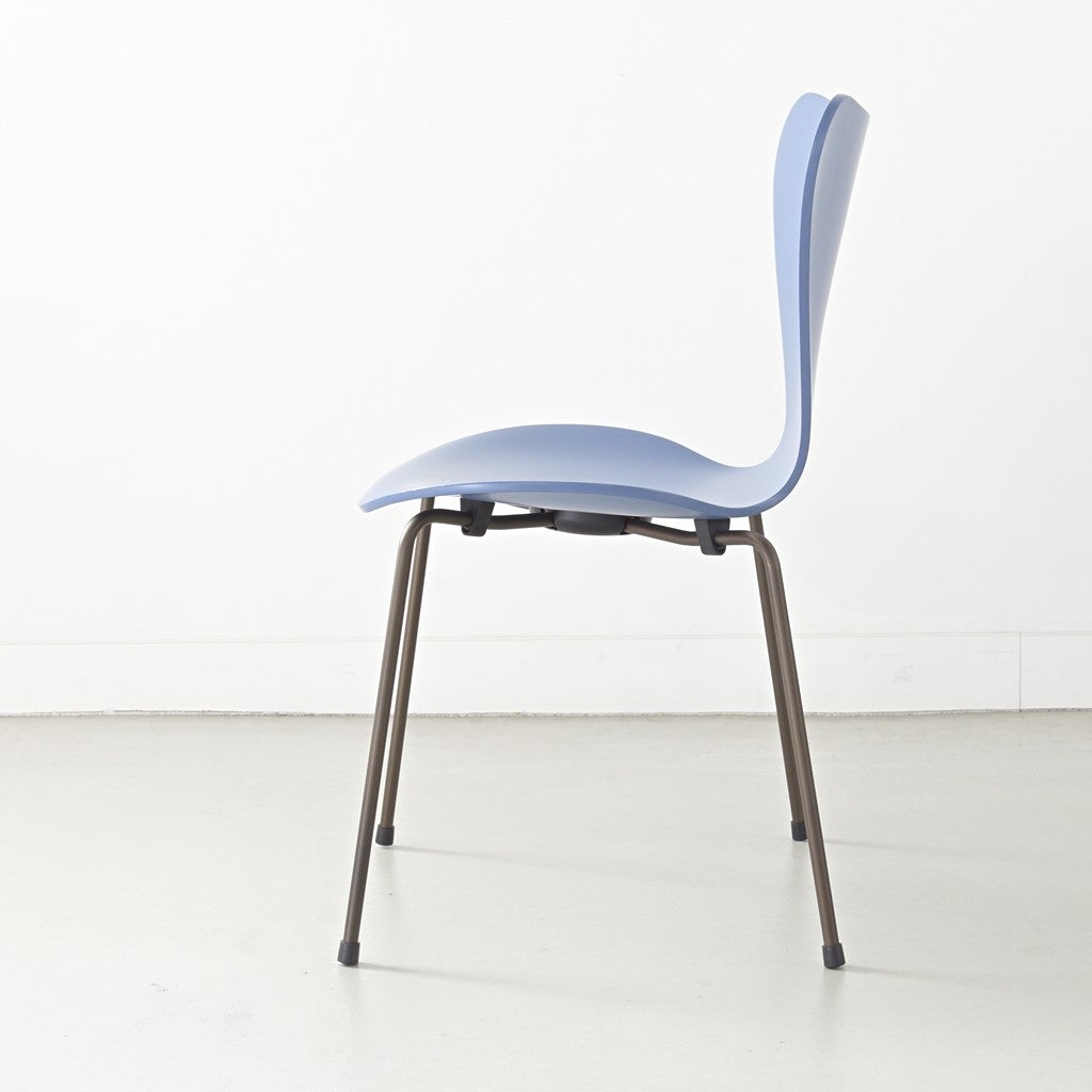 FRITZ HANSEN（フリッツハンセン）/SERIES 7（セブンチェア）/ダイニングチェア/ダスクブルー/ラッカー/ブラウンブロンズ脚/Model 3107/SH43