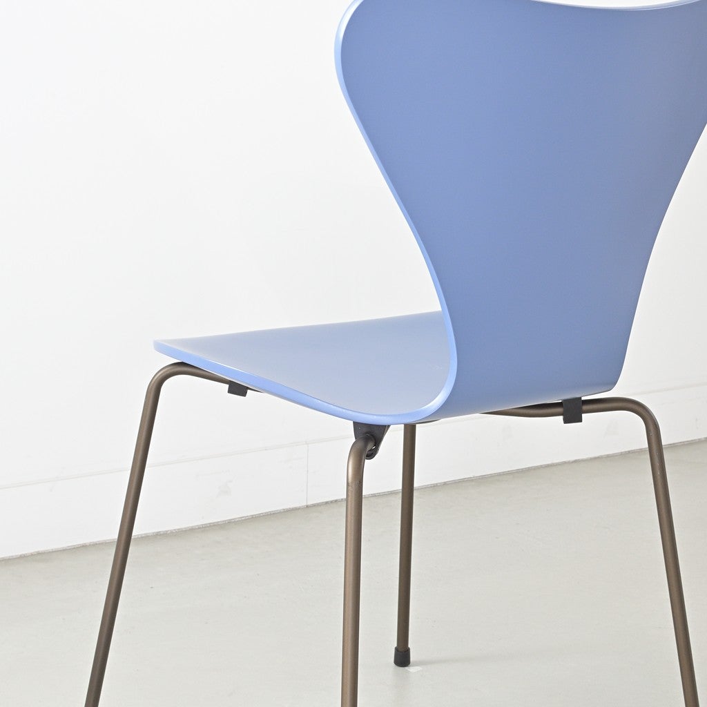 FRITZ HANSEN（フリッツハンセン）/SERIES 7（セブンチェア）/ダイニングチェア/ダスクブルー/ラッカー/ブラウンブロンズ脚/Model 3107/SH43
