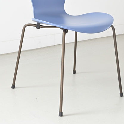 FRITZ HANSEN（フリッツハンセン）/SERIES 7（セブンチェア）/ダイニングチェア/ダスクブルー/ラッカー/ブラウンブロンズ脚/Model 3107/SH43