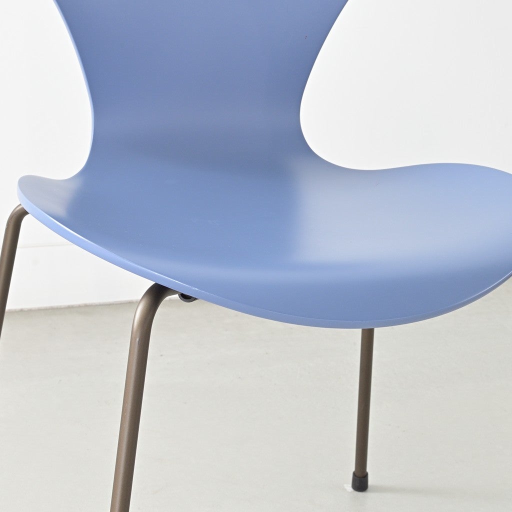 FRITZ HANSEN（フリッツハンセン）/SERIES 7（セブンチェア）/ダイニングチェア/ダスクブルー/ラッカー/ブラウンブロンズ脚/Model 3107/SH43