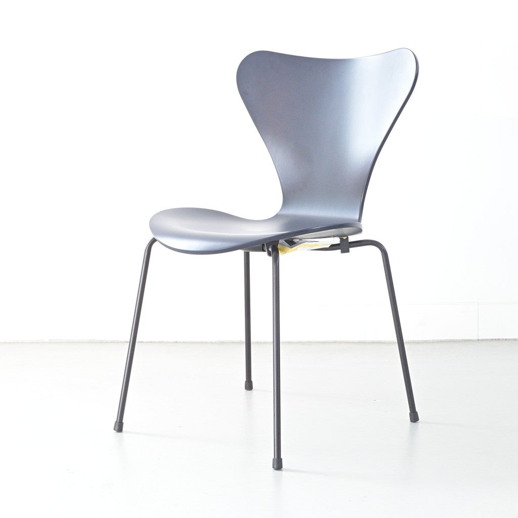 FRITZ HANSEN（フリッツハンセン）/SERIES 7（セブンチェア）/ダイニングチェア/ミッドナイトブルー/ラッカー/ブラック脚/Model 3107/SH43