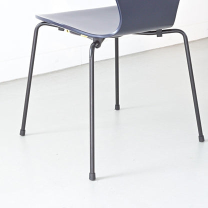 FRITZ HANSEN（フリッツハンセン）/SERIES 7（セブンチェア）/ダイニングチェア/ミッドナイトブルー/ラッカー/ブラック脚/Model 3107/SH43