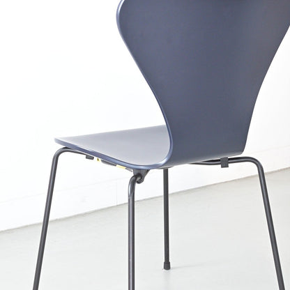 FRITZ HANSEN（フリッツハンセン）/SERIES 7（セブンチェア）/ダイニングチェア/ミッドナイトブルー/ラッカー/ブラック脚/Model 3107/SH43
