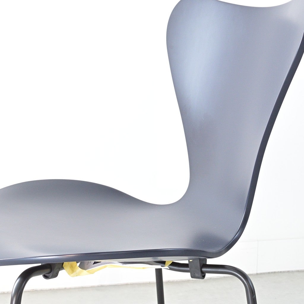 FRITZ HANSEN（フリッツハンセン）/SERIES 7（セブンチェア）/ダイニングチェア/ミッドナイトブルー/ラッカー/ブラック脚/Model 3107/SH43