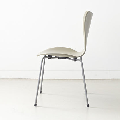 FRITZ HANSEN（フリッツハンセン）/SERIES 7（セブンチェア）/ダイニングチェア/オリーブグリーン/ラッカー/シルバーグレー脚/Model 3107/SH43