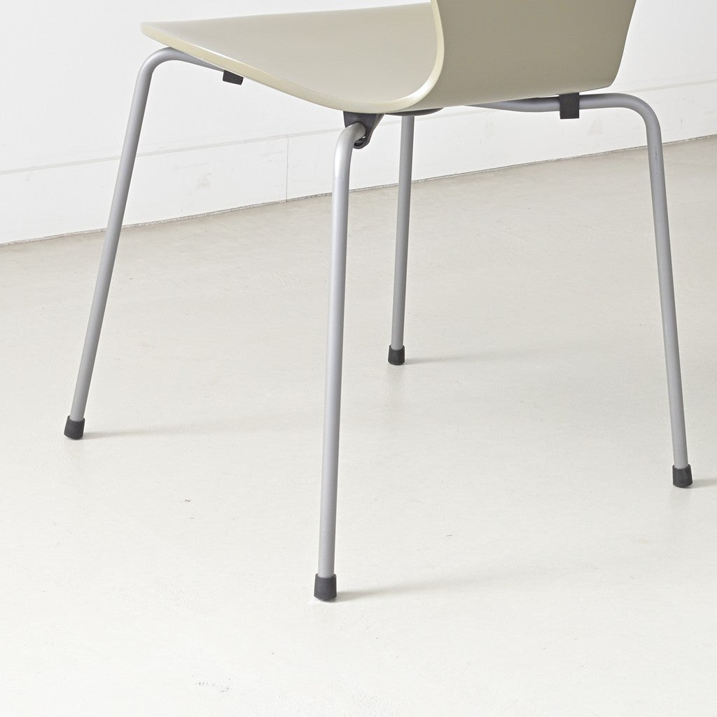 FRITZ HANSEN（フリッツハンセン）/SERIES 7（セブンチェア）/ダイニングチェア/オリーブグリーン/ラッカー/シルバーグレー脚/Model 3107/SH43