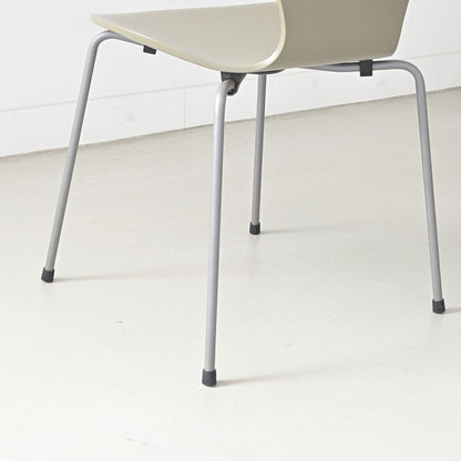 FRITZ HANSEN（フリッツハンセン）/SERIES 7（セブンチェア）/ダイニングチェア/オリーブグリーン/ラッカー/シルバーグレー脚/Model 3107/SH43