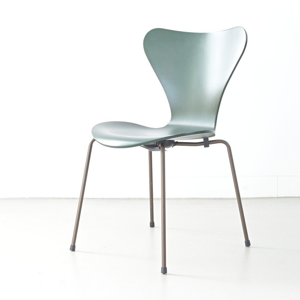 FRITZ HANSEN（フリッツハンセン）/SERIES 7（セブンチェア）/ダイニングチェア/エバーグリーン/ラッカー/ブラウンブロンズ脚/Model 3107/SH43