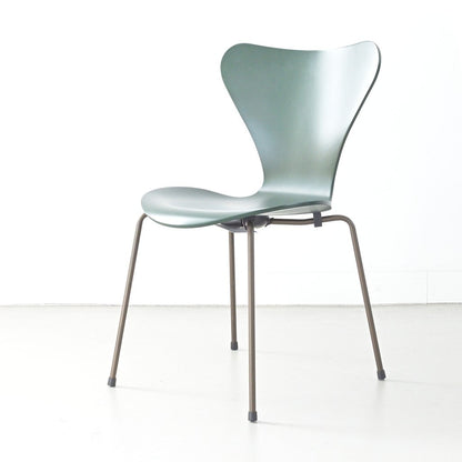 FRITZ HANSEN（フリッツハンセン）/SERIES 7（セブンチェア）/ダイニングチェア/エバーグリーン/ラッカー/ブラウンブロンズ脚/Model 3107/SH43