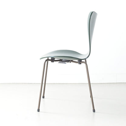 FRITZ HANSEN（フリッツハンセン）/SERIES 7（セブンチェア）/ダイニングチェア/エバーグリーン/ラッカー/ブラウンブロンズ脚/Model 3107/SH43