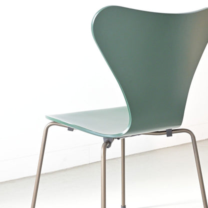 FRITZ HANSEN（フリッツハンセン）/SERIES 7（セブンチェア）/ダイニングチェア/エバーグリーン/ラッカー/ブラウンブロンズ脚/Model 3107/SH43