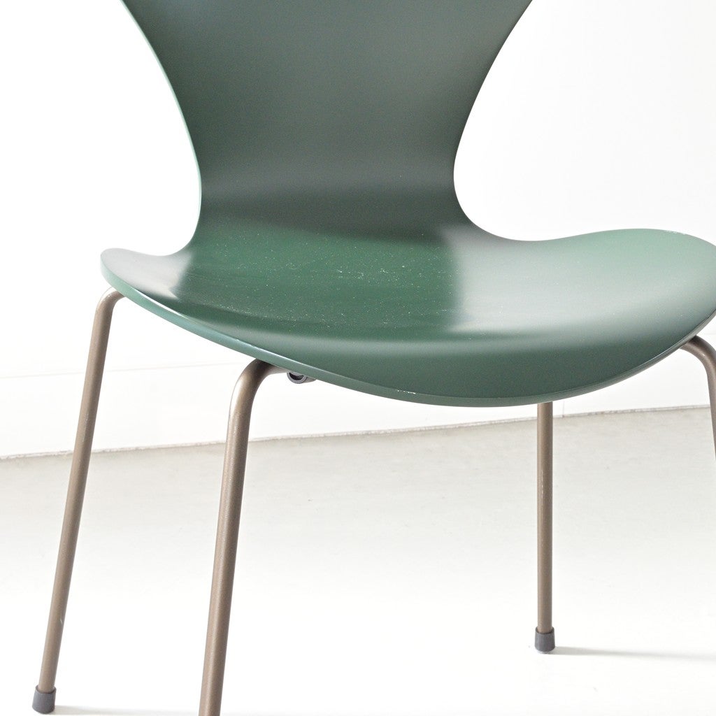 FRITZ HANSEN（フリッツハンセン）/SERIES 7（セブンチェア）/ダイニングチェア/エバーグリーン/ラッカー/ブラウンブロンズ脚/Model 3107/SH43