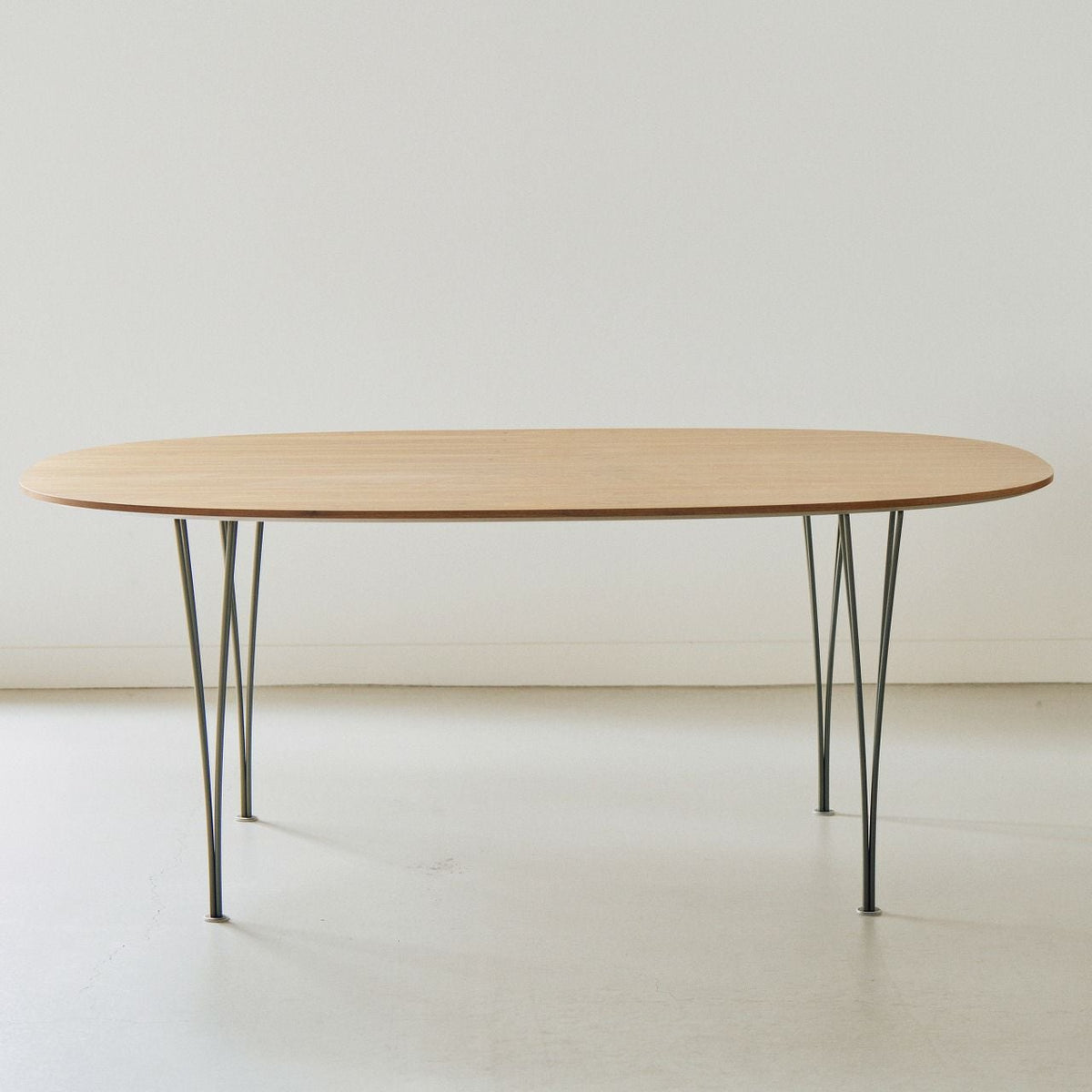 【店頭在庫品】FRITZ HANSEN（フリッツハンセン）/TABLE SERIES（テーブルシリーズ）/Super Elliptical table（スーパー楕円テーブル）B613/ダイニングテーブル/ウォルナット/ウォームグラファイト脚/180×120cm