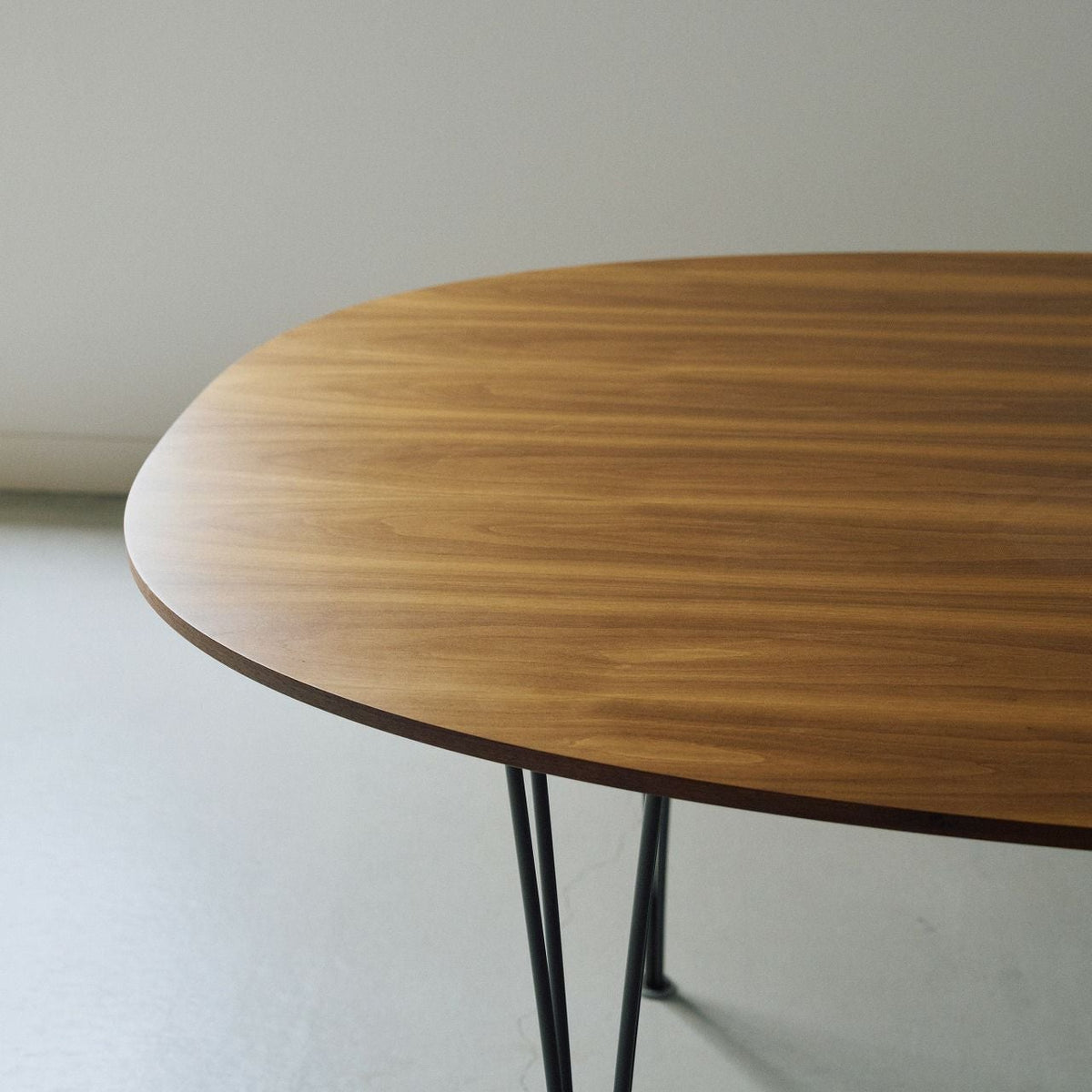 【店頭在庫品】FRITZ HANSEN（フリッツハンセン）/TABLE SERIES（テーブルシリーズ）/Super Elliptical table（スーパー楕円テーブル）B613/ダイニングテーブル/ウォルナット/ウォームグラファイト脚/180×120cm