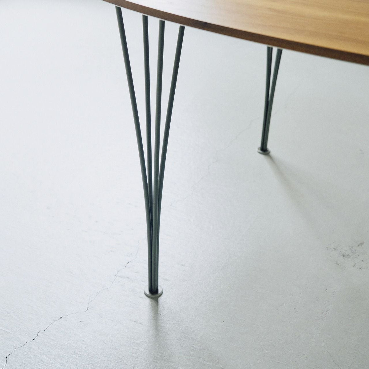 【店頭在庫品】FRITZ HANSEN（フリッツハンセン）/TABLE SERIES（テーブルシリーズ）/Super Elliptical table（スーパー楕円テーブル）B613/ダイニングテーブル/ウォルナット/ウォームグラファイト脚/180×120cm