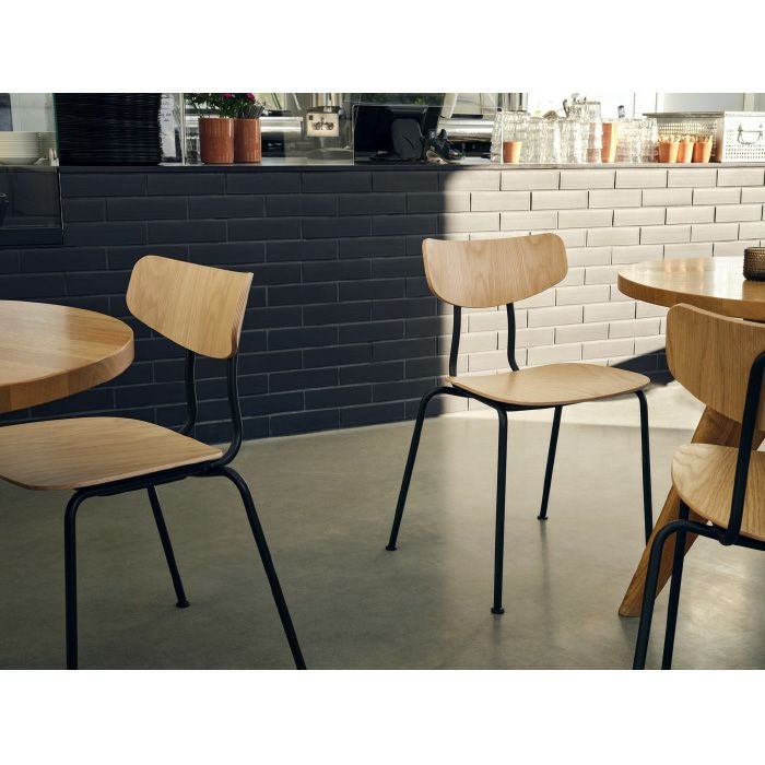 Vitra（ヴィトラ）/Moca（モカ）/ダイニングチェア/ナチュラルオーク/ラッカー仕上げ/ベーシックダーク脚 【納期】約3～4週間（メーカー欠品時を除く）