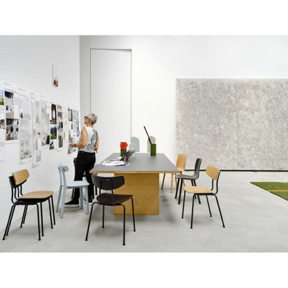 Vitra（ヴィトラ）/Moca（モカ）/ダイニングチェア/ナチュラルオーク/ラッカー仕上げ/ベーシックダーク脚 【納期】約3～4週間（メーカー欠品時を除く）