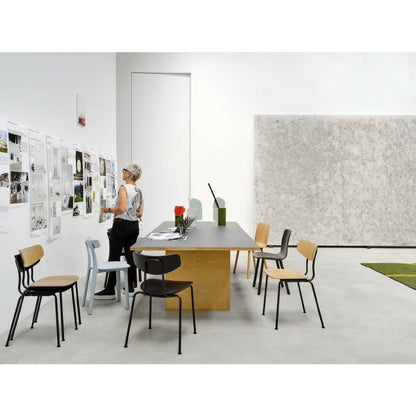 Vitra（ヴィトラ）/Moca（モカ）/ダイニングチェア/ダークオーク/ラッカー仕上げ/ベーシックダーク脚 【納期】約3～4週間（メーカー欠品時を除く）