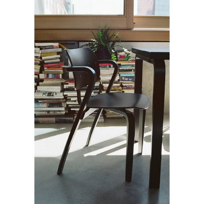 Artek/Aslak Chair/アスラックチェア/ブラック/ラッカー仕上げ 【納期】約3～4週間（メーカー欠品時を除く）