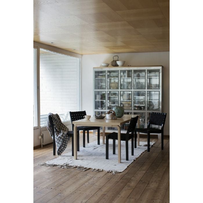 Artek/CHAIR 611/チェア611/本体：バーチ材 背座：リネン/ナチュラルラッカー仕上げ/ブラック 【納期】約3～4週間（メーカー欠品時を除く）