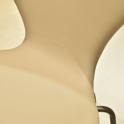 【店頭在庫品】FRITZ HANSEN（フリッツハンセン）/セブンチェア/3107フルバディング/エッセンシャルレザー（ライトグレー）/ウォームグラファイト脚/SH46