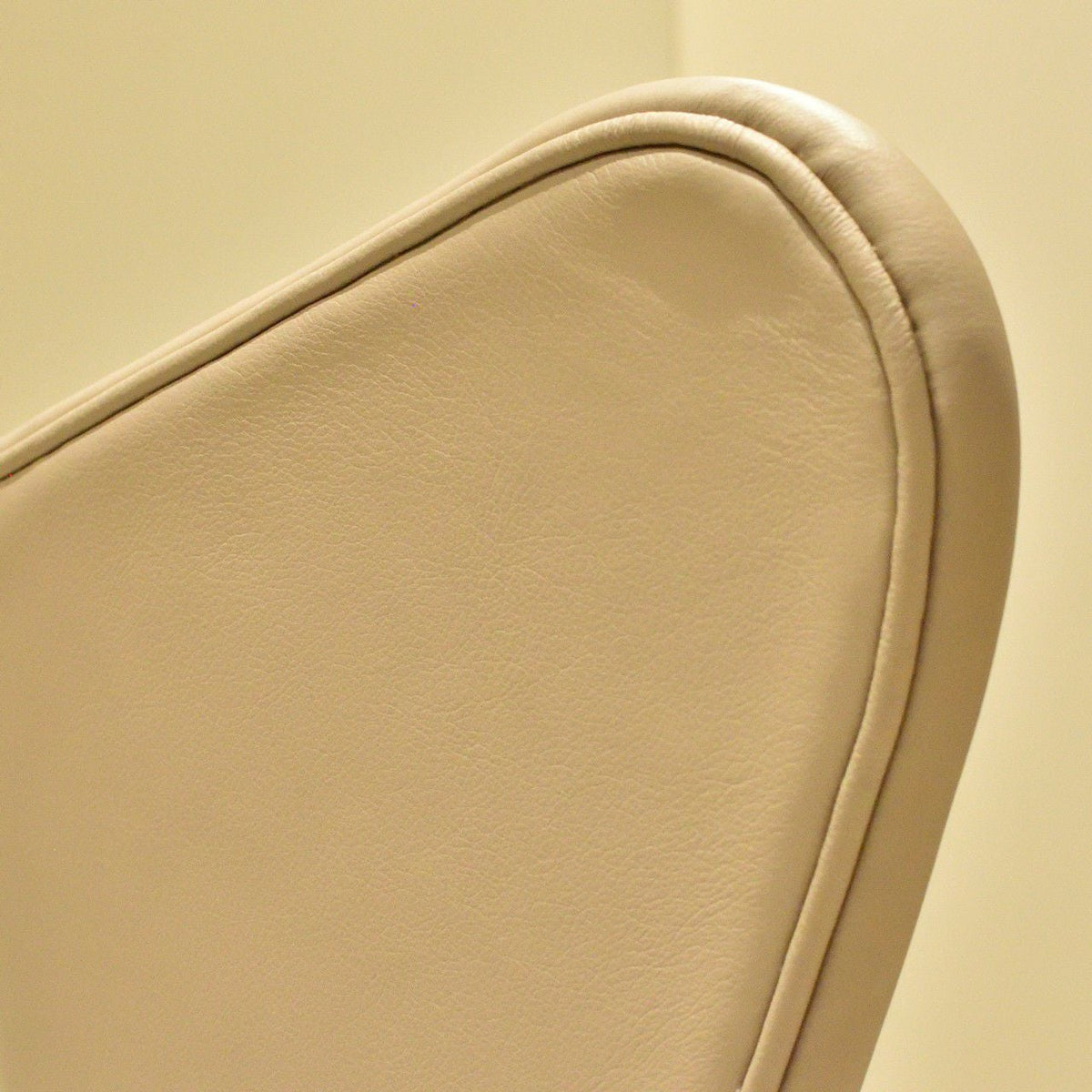 【店頭在庫品】FRITZ HANSEN（フリッツハンセン）/セブンチェア/3107フルバディング/エッセンシャルレザー（ライトグレー）/ウォームグラファイト脚/SH46