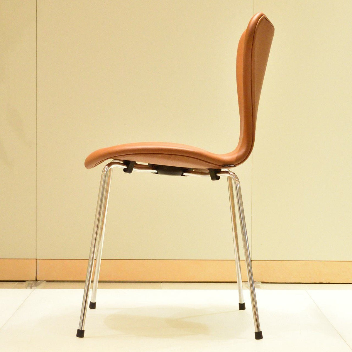【店頭在庫品】FRITZ HANSEN（フリッツハンセン）/セブンチェア/3107フルパディング/エッセンシャルレザー（ウォールナット）/クローム脚/SH46