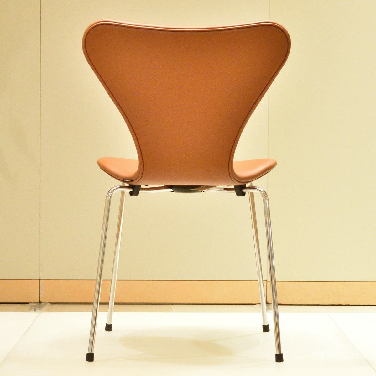 【店頭在庫品】FRITZ HANSEN（フリッツハンセン）/セブンチェア/3107フルパディング/エッセンシャルレザー（ウォールナット）/クローム脚/SH46