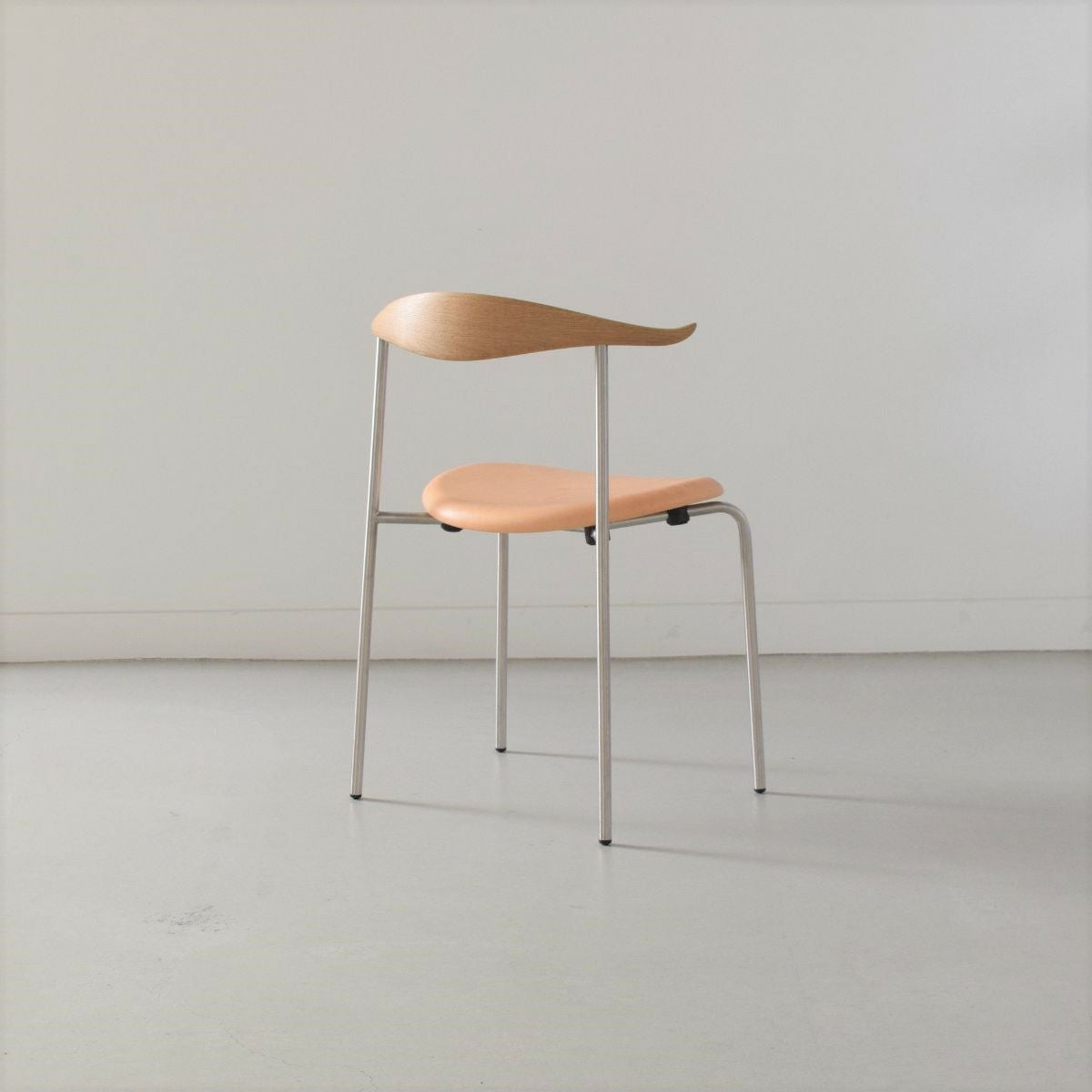 【店頭在庫品】CARL HANSEN & SON（カールハンセン&サン）/CH88P/チェア/オーク材/ソープ仕上げ/座面：レザー(Sif 90)