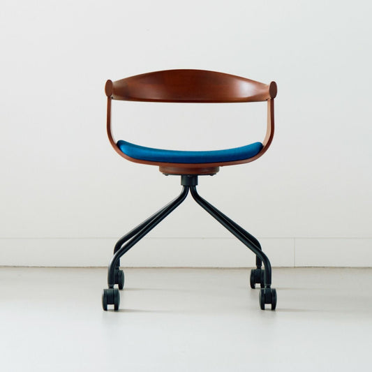 【店頭在庫品】FUJI FURNITURE（冨士ファニチア）/Nagi/アームチェア/チェリー材/オイル仕上げ/Special Fabric “Kvadrat” RM86