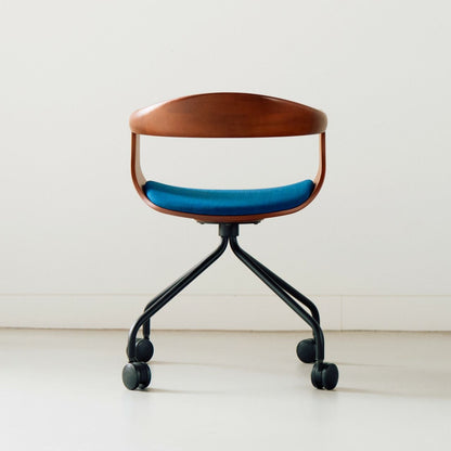 【店頭在庫品】FUJI FURNITURE（冨士ファニチア）/Nagi/アームチェア/チェリー材/オイル仕上げ/Special Fabric “Kvadrat” RM86