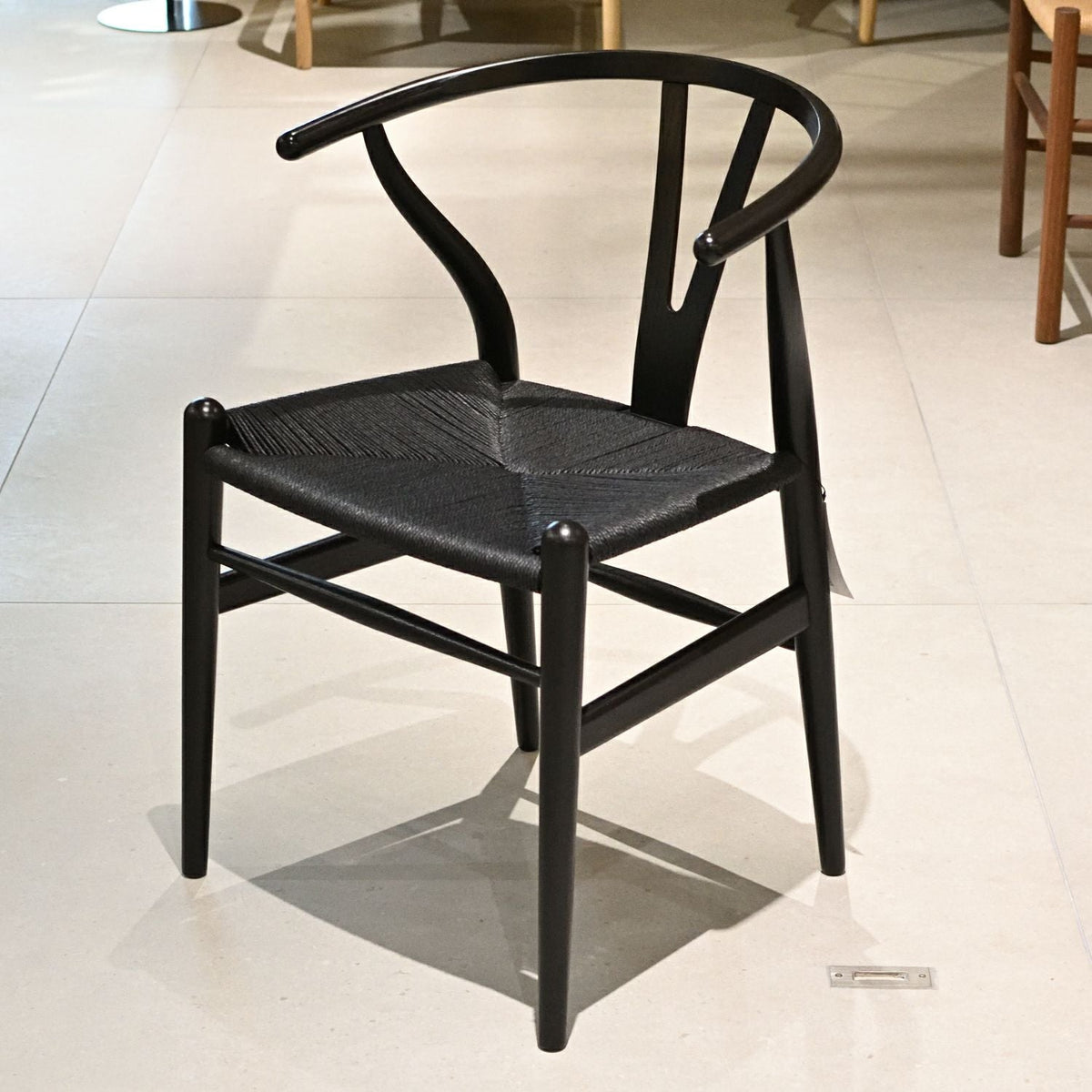 CARL HANSEN & SON（カールハンセン&サン）/CH24/Yチェア/オーク材/ブラック塗装（CHS soft）/ブラックペーパーコード （約7～8か月（受注生産品）