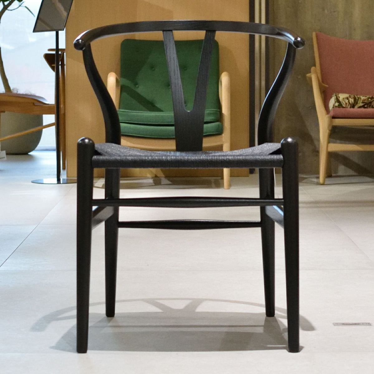CARL HANSEN & SON（カールハンセン&サン）/CH24/Yチェア/オーク材/ブラック塗装（CHS soft）/ブラックペーパーコード （約7～8か月（受注生産品）