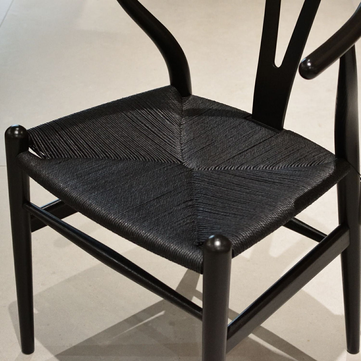 CARL HANSEN & SON（カールハンセン&サン）/CH24/Yチェア/オーク材/ブラック塗装（CHS soft）/ブラックペーパーコード （約7～8か月（受注生産品）