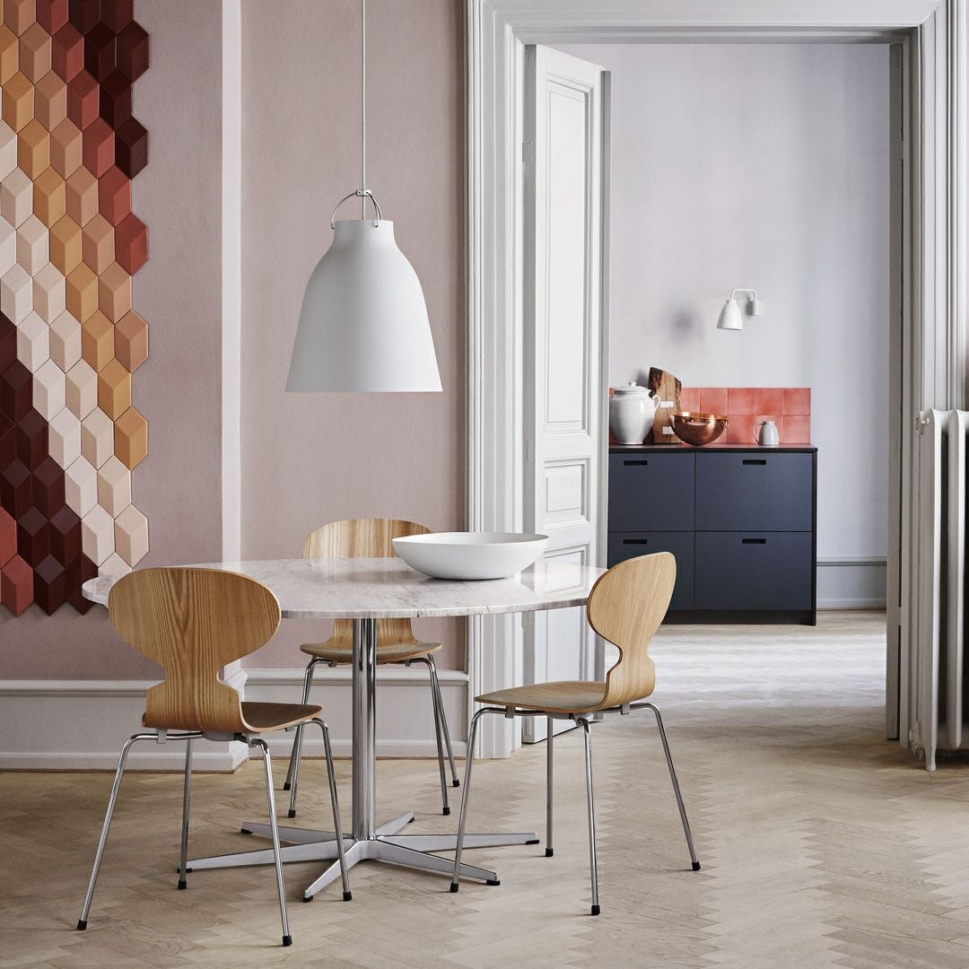 FRITZ HANSEN（フリッツハンセン）/A825/円テーブル/ナチュラルウッド / ウォルナット/アルミニウム / サテン仕上げ - マット【納期】ご注文後確認